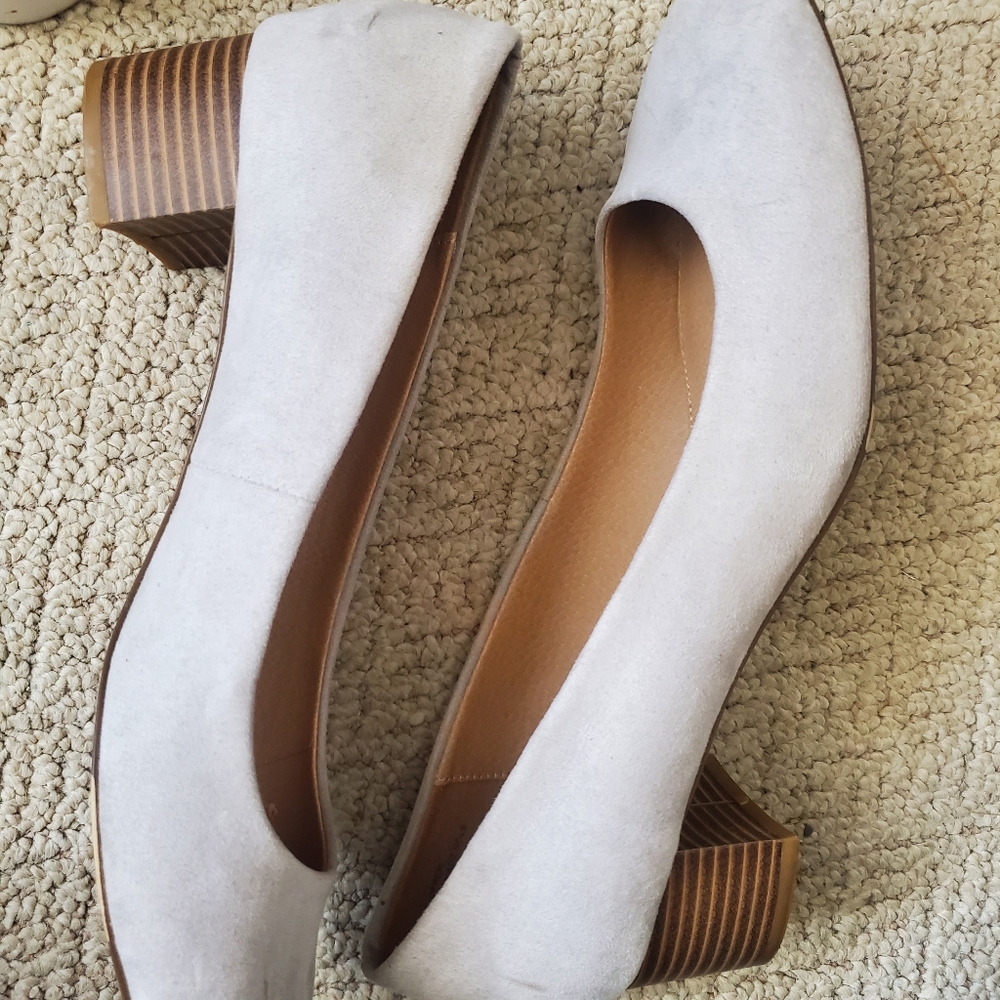 Like new LOFT Suede Shoes size 9